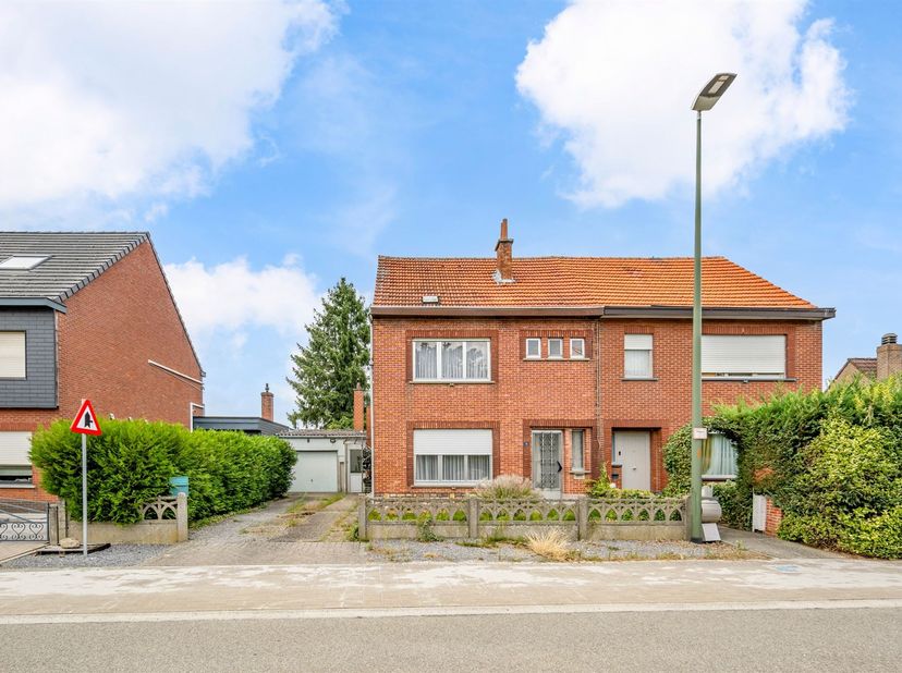 Tielt-Winge: charmante te renoveren woning op ruim perceel met 3 slaapkamers<br />
<br />
Deze woning is gebouwd in 1962 in het centrum van Tielt-Wi