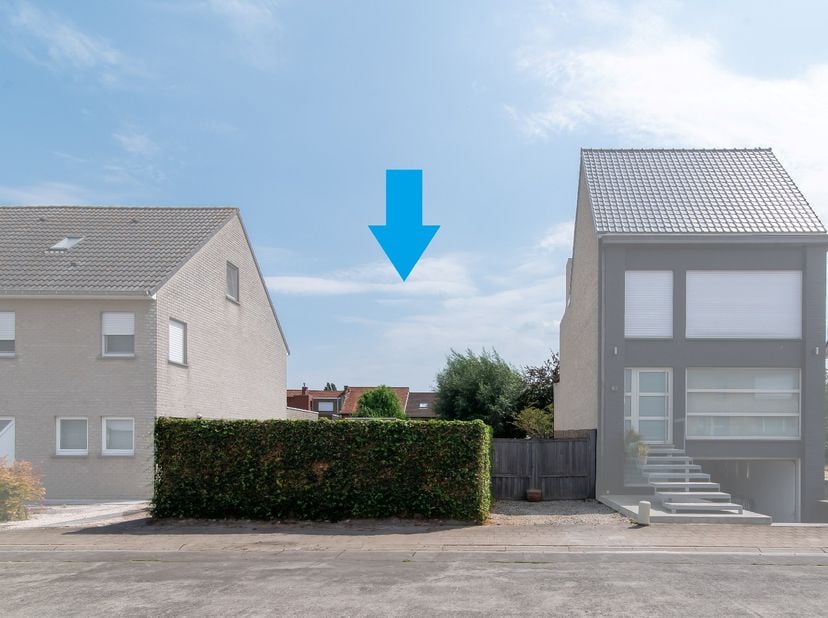 SINT-KRUIS – STARTPRIJS – UNIEKE KANS  : 386m² PERCEEL BOUWGROND. Geen bouwverplichtingen. UITERST CENTRALE en RUSTIGE LIGGING. Mogelijkheid voor het