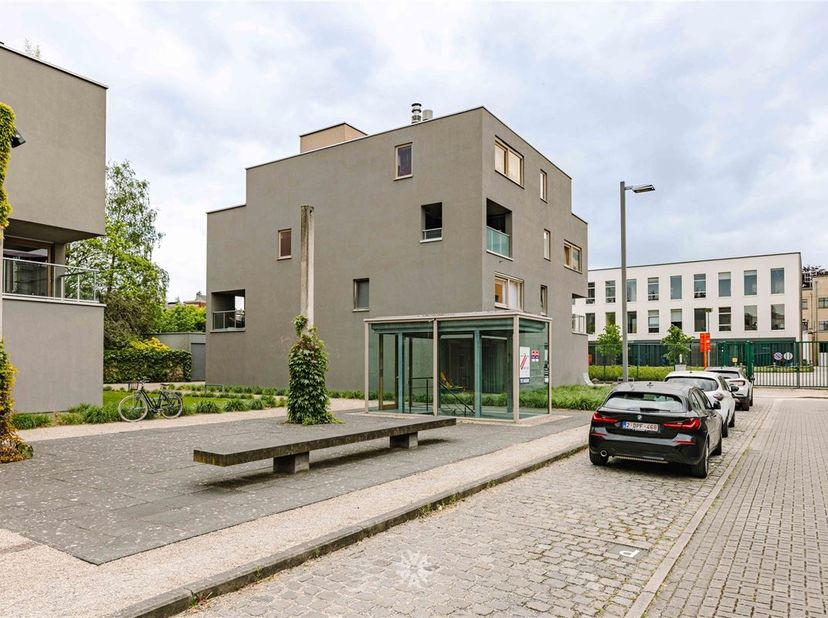 GENT - Op zoek naar een Instapklaar studio met veel lichtinval aan het Gent-Sint-Pietersstation te koop?<br />
Dan is dit pand iets voor u.<br />
<b