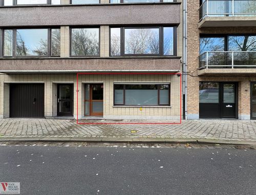                                         Handelsgelijkvloers te huur in Oostende, € 750
