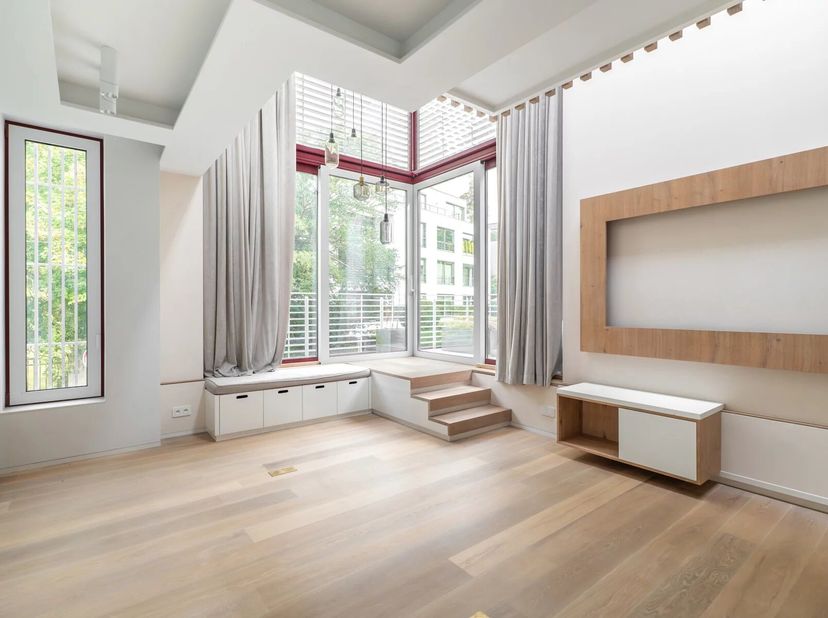 Goed gepresenteerd door Yanis Morsa : 0487 71 46 10 / yanis.morsa@victoire.be<br />
Gelegen in een groene residentiële wijk van Uccle, op een steenwor