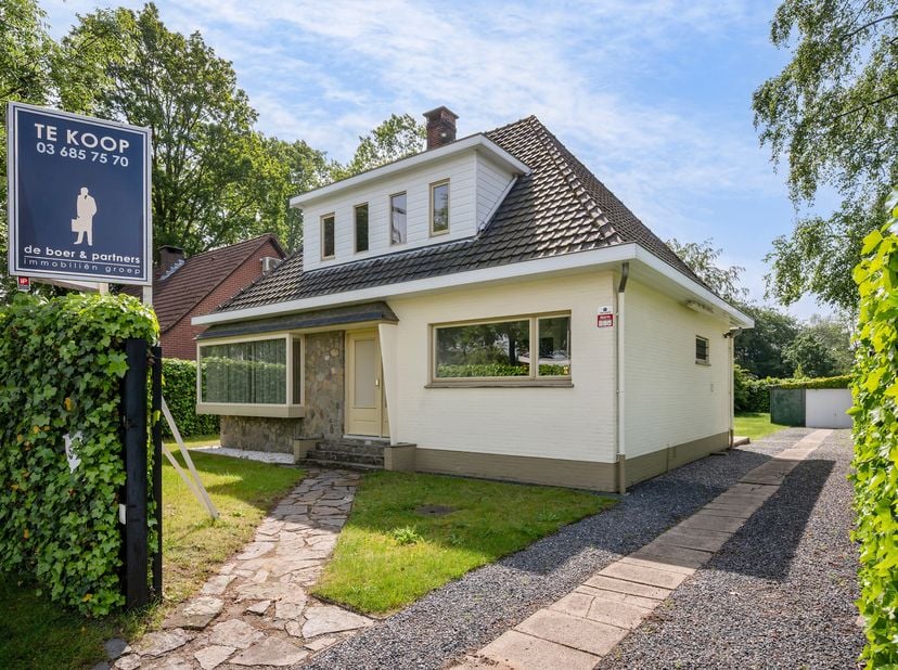 Charmante woning met 5 slaapkamers in gegeerde buurt te Heikantvenstraat op zuidgericht perceel<br />
Deze vrijstaande woning is gelegen in de zeer ge