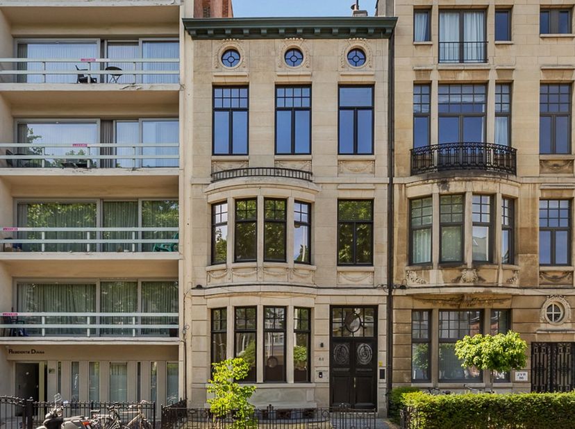 Bekijk alvast de videotour, de grondplannen, het gunstige EPC (B!), de conforme elektriciteitskeuring en blanco asbestinventaris via de Wellimmo-site