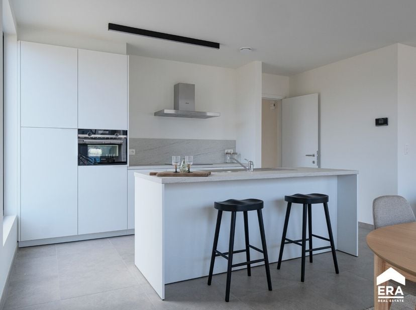 Moderne nieuwbouwwoning met 3 slaapkamers en leuke tuin op wandelafstand van Herk-de-Stad. Deze moderne nieuwbouwwoning in Tamerpark is gelegen op een