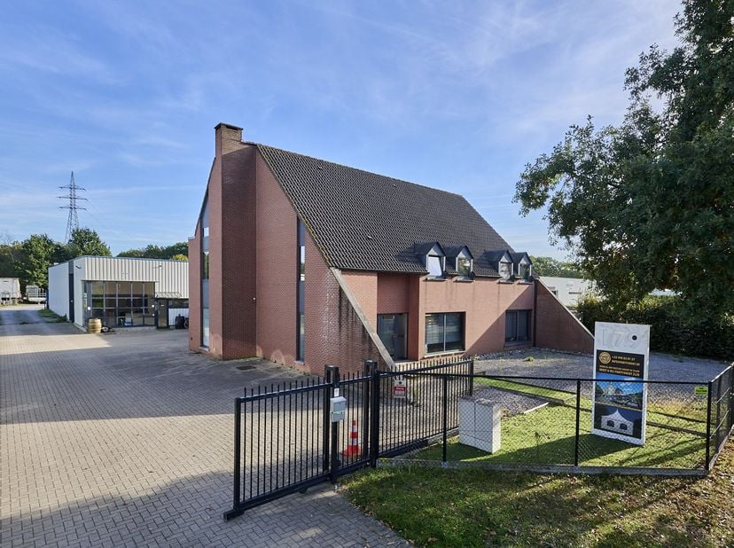 Bien professionnel à vendre à Kiewitstraat 179,
                    3500 Hasselt