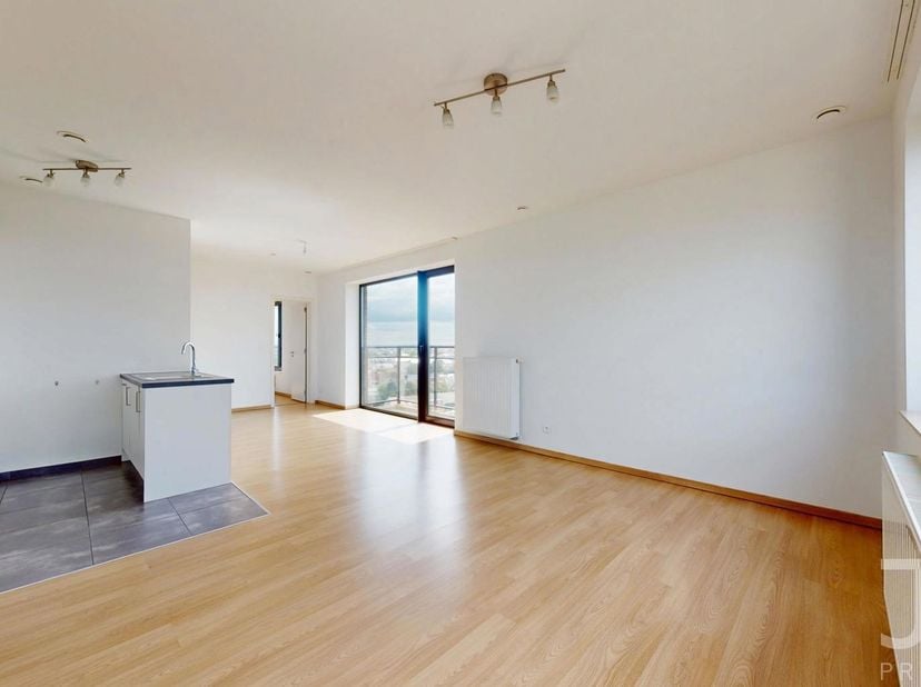 Gelegen in de rustige en residentiële wijk Paduwa in Evere, presenteert J&amp;amp;J dit prachtige, lichte appartement met 2 slaapkamers en 2 badkamers, me