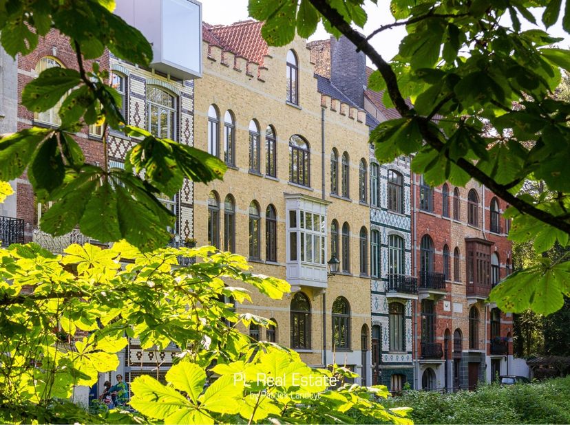 ***** Discrete parel # totaal renovatie # uniek gelegen aan de 19de eeuwse wandelboulvards/Smedenpoort *****<br />
<br />
De Singel, een zeldzaam, uni