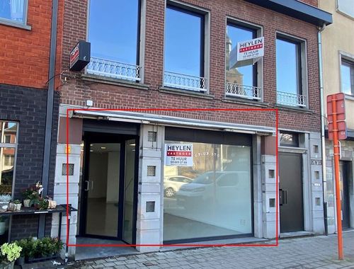                                         Handelsgelijkvloers te huur in Oostmalle, € 985
