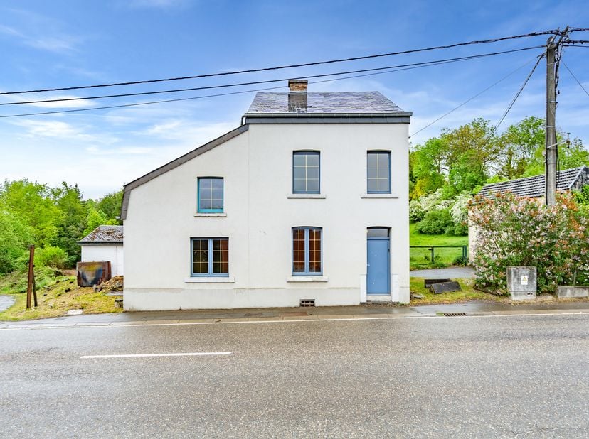 EasyHome biedt u deze vrijstaande woning aan, gelegen in Rochefort. Op wandelafstand van alle winkels en faciliteiten, bevindt deze woning zich op een