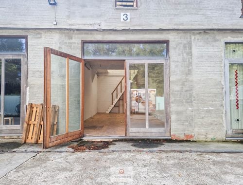                                         Magazijn zonder bureel te huur in Sint-Amandsberg, € 665
