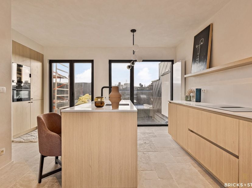 Sublieme duplex penthouse met zonneterras, gelegen op het hippe Zuid, op wandelafstand van het Museum van Schone Kunsten.<br />
Bij het binnenkomen va