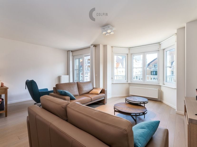 Idéalement situé sur la place Kinkhoornplein, ce charmant appartement prêt à emménager est parfait aussi bien pour une résidence principale que pour u