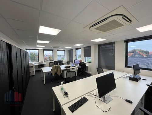                                         Bureaux à louer à Lochristi, € 2.800
