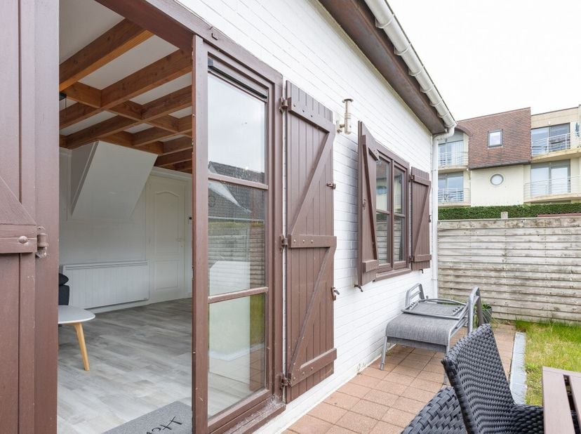 Te koop: charmant vissershuis in een rustig vakantiepark in Bredene, met staanplaats inbegrepen. Deze vakantiewoning ligt in een groene omgeving, idea