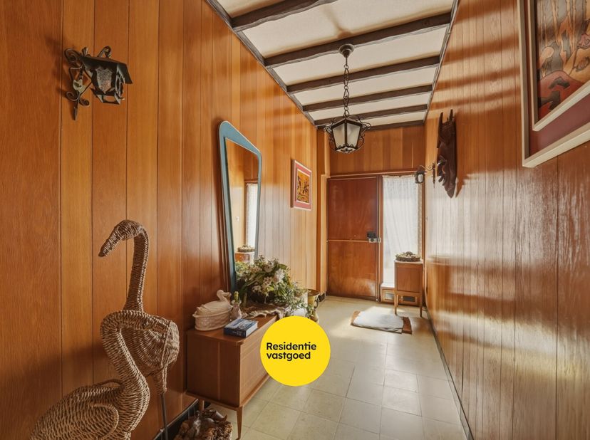 In het hart van Mariakerke bevindt zich deze ruime gesloten bebouwing met een bruikbare vloeroppervlakte van maar liefst 308 m². Deze karaktervolle wo