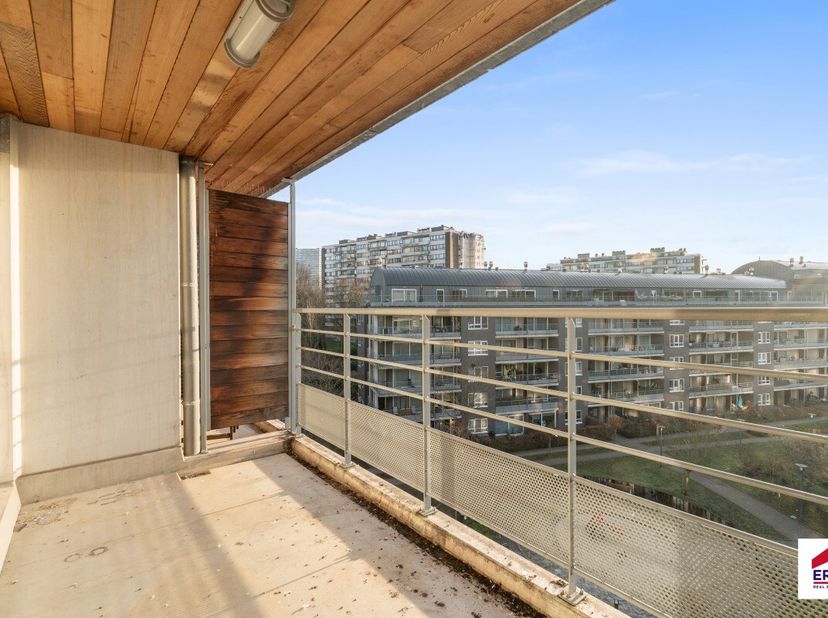 À vendre : appartement moderne au cur de Jette, situé dans les jardins verdoyants et à distance de marche du centre, des écoles, des transports en com