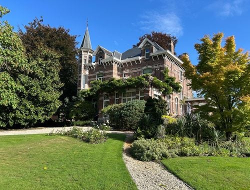                                         Kasteel te koop in Jurbise, € 1.100.000
