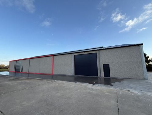                                         Entrepôt à louer à Lichtervelde, € 960
