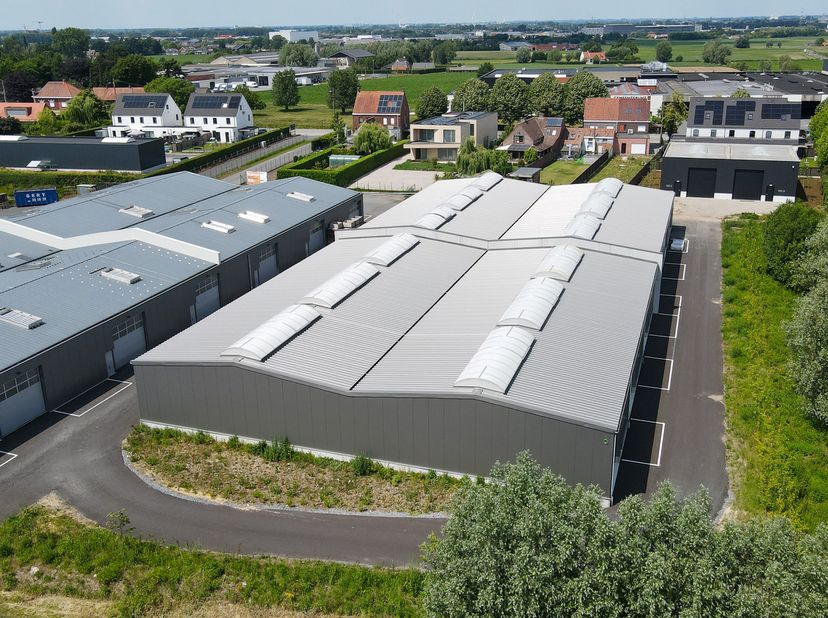 Heirbaan 104A, Anzegem<br />
Laatste nieuwe unit – instapklaar en onmiddellijk beschikbaar!<br />
Kenmerken<br />
- 192 m² opslagruimte of stockagerui