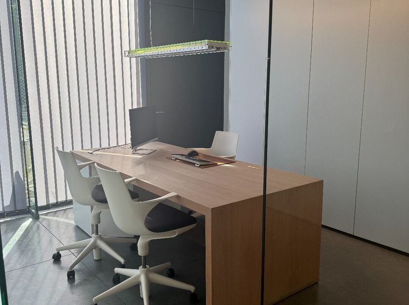 Co-workingplek beschikbaar!<br />
Ben jij op zoek naar een rustige, professionele werkplek? Dan hebben wij misschien precies wat je zoekt!<br />
Wij b