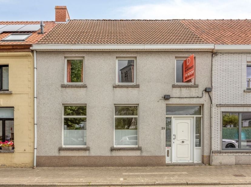 Charmante maison familiale bénéficiant d'un emplacement de choix sur la place historique d'Ename<br />
Découvrez cette maison spacieuse, idéalement si