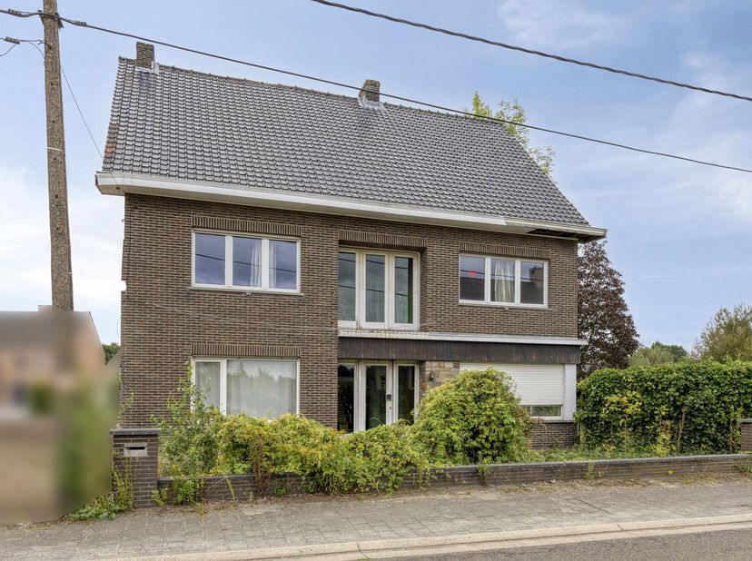 Huis te koop in Kievermont 11,
                    2440 Geel