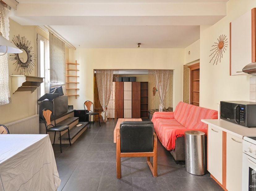 ERA Châtelain vous propose ce studio au superbe potentiel, idéalement situé dans le quartier prisé des Institutions européennes à Bruxelles, dune surf