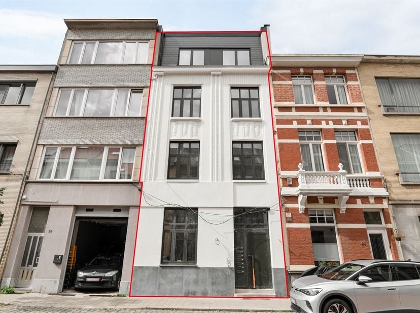 Dit kleinschalige nieuwbouwproject bestaat uit 7 appartementen en is ideaal als opbrengsteigendom met sterk verhuurpotentieel.<br />
Gelegen in de Van