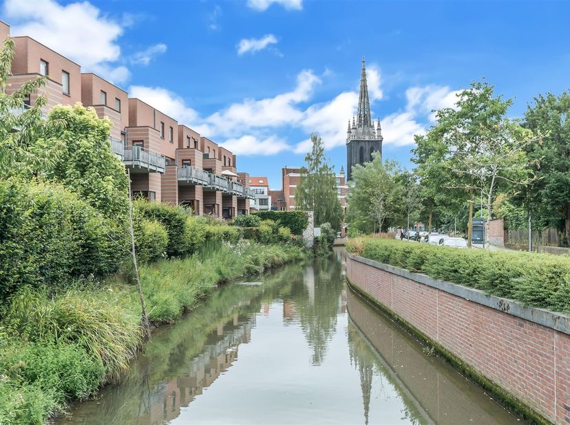 In de rustige Leerlooierijstraat, op wandelafstand van het historische centrum van Leuven, bevindt zich dit instapklare en energiezuinige appartement
