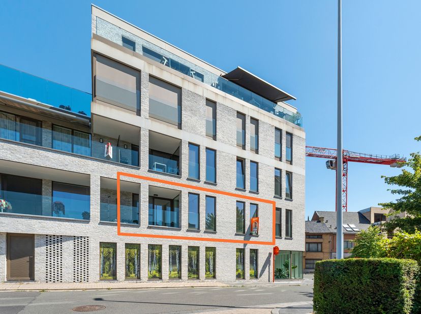 Dit recent en energiezuinig appartement is gelegen op wandelafstand van de grote markt en werd gebouwd in 2021.<br />
*mogelijkheid tot aankoop staanp
