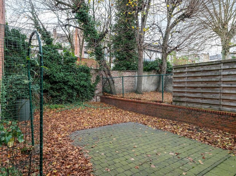 Opbrengsteigendom met veel potentieel te koop!<br />
Ligging: <br />
We vinden dit gebouw met enorm veel potentieel op een zeer gunstige locatie te An