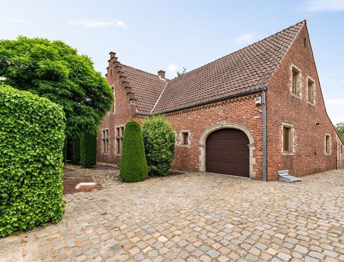                                         Uitzonderlijke woning te koop in Kapellen, € 650.000
