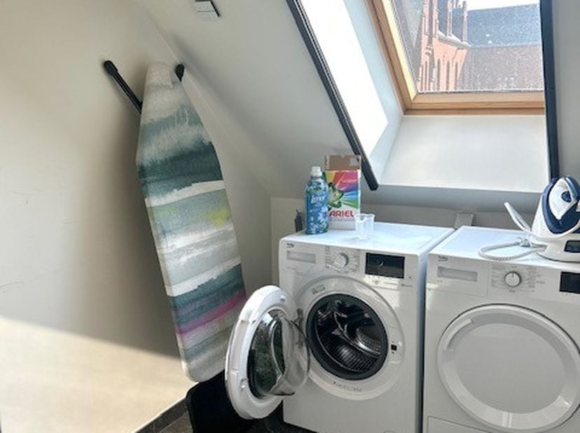 Recent duplex-appartement gelegen op de toekomststraat 12 in Hasselt.&amp;nbsp; Dit is gelegen op 50 m buiten de kleine ring.&amp;nbsp; Je hebt bijgevolg de m
