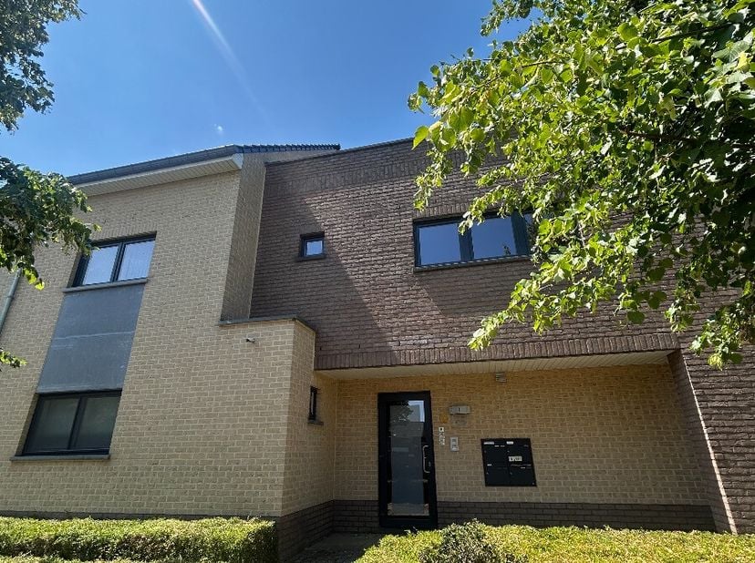 Gelijkvloers appartement met 1 slaapkamer en tuin:Indeling: inkomhal, toilet, slaapkamer, badkamer, berging/wasplaats en woonkamer met keukenMooi tuin