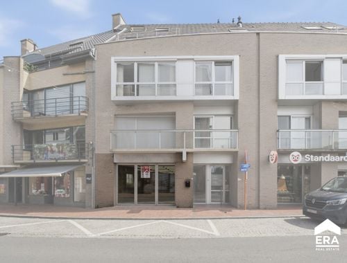                                         Handelsgelijkvloers te koop in Poperinge, € 265.000
