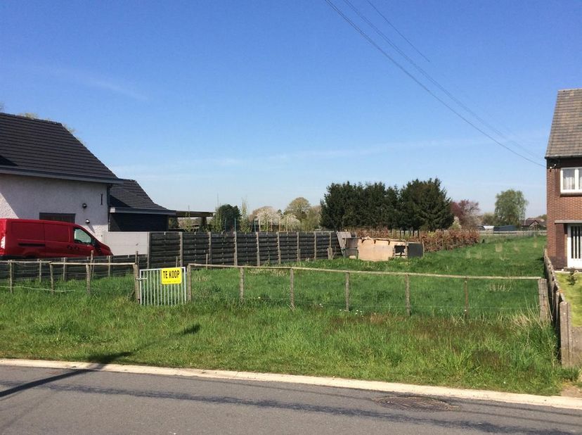 Terrain à vendre
                    à 3650 Rotem