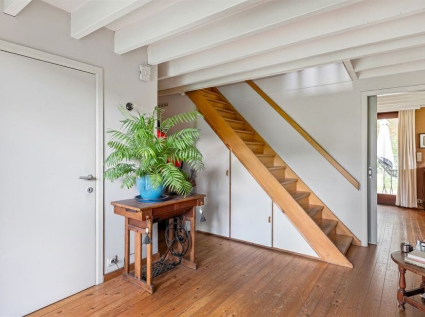 Prachtige villa (243m²) met 4 slaapkamers, atelier (50 m²) en garage op een perceel van 1.232 m² in het groene Kontich!<br />
Ligging: Deze karaktervo