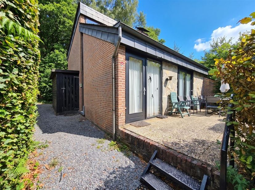 Immohali verkoopt Sfeervolle, instapklare bemeubelde vakantiewoning (6 à 7 pers.) op toplocatie aan de bosrand van het prestigieuze vakantiedomein Le