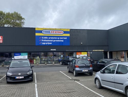                                         Bien commercial à louer à Roeselare, € 5.200
