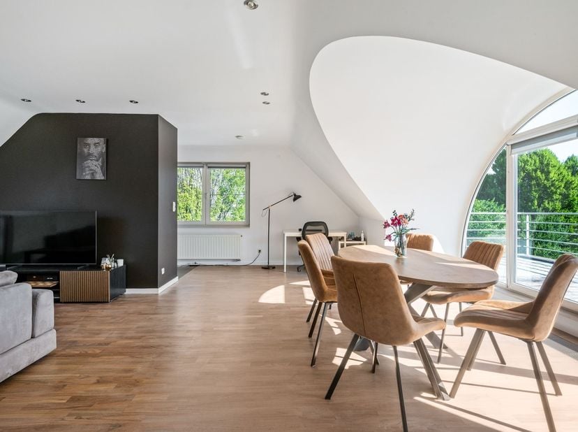 2 slpk appartement met terras in centrum Kasterlee<br />
<br />
Deze residentie dateert van 2003 en bevindt zich in een goede staat van onderhoud.<b