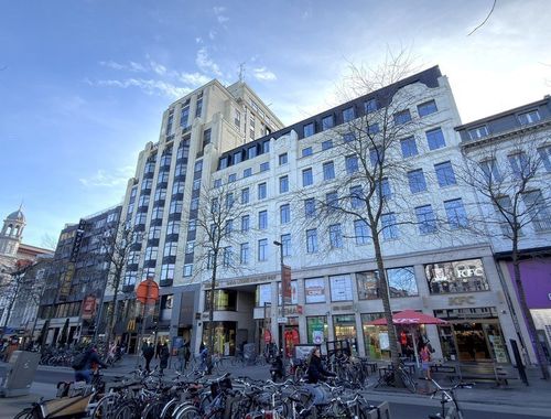                                        Bureaux à louer à Antwerpen, € 10.873
