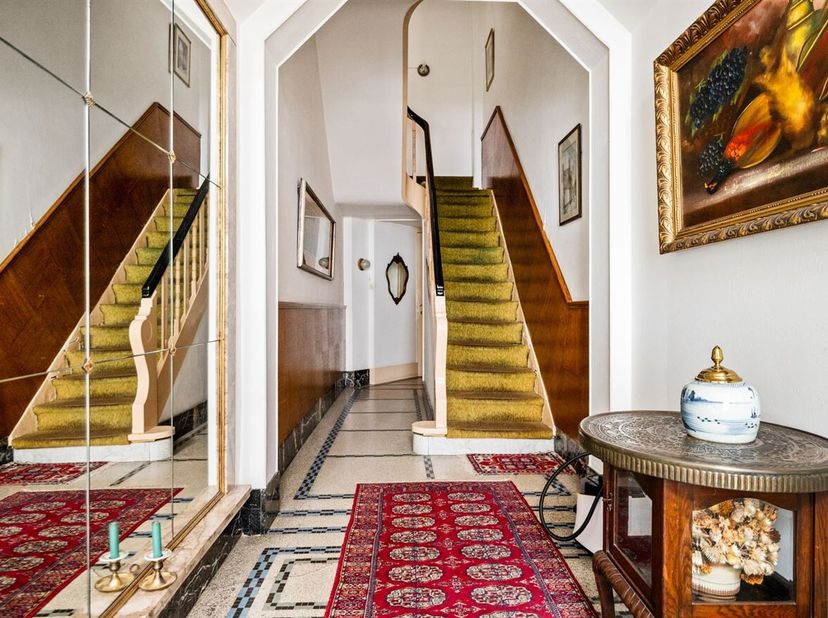 Maison divisée en 3 appartements<br />
 Situation : Découvrez cette propriété dans la Delinstraat, une rue secondaire de la Lange Beeldekensstraat. Av