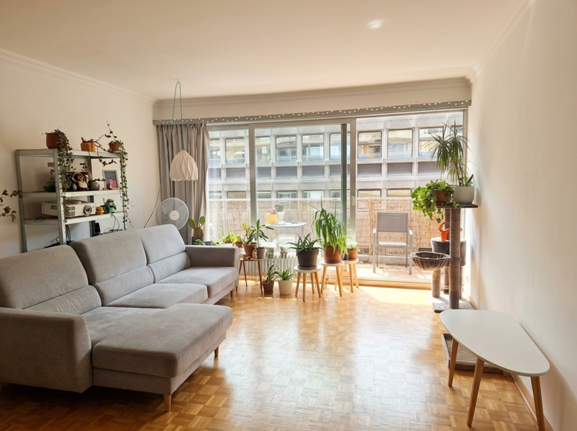 Immo Wauters biedt u met veel plezier dit ongemeubileerde appartement met 2 slaapkamers te huur aan, gelegen in een groene omgeving.<br />
Het apparte