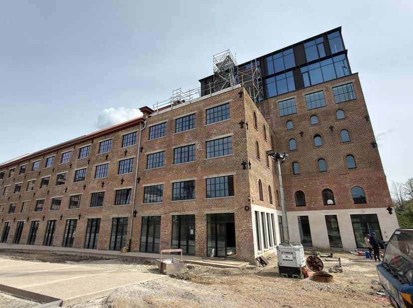 1.302m² nieuwbouw kantoren op 2e verdieping<br />
Ligging: in Malt district tussen de Postzegellaan en de Leuvense Vaart in Mechelen-Zuid, vlakbij het