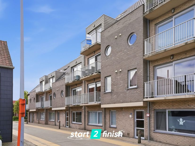 Bent u op zoek naar een recent en instapklaar appartement op een centrale ligging? Dan is dit stijlvolle appartement in het centrum van Lichtervelde a