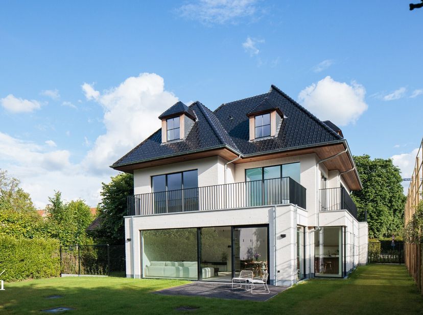 U kan deze woning virtueel bezoeken en de documenten downloaden op www.irres.be. Bijkomende info en bezoeken via Gauthier op gauthier@irres.be of bel