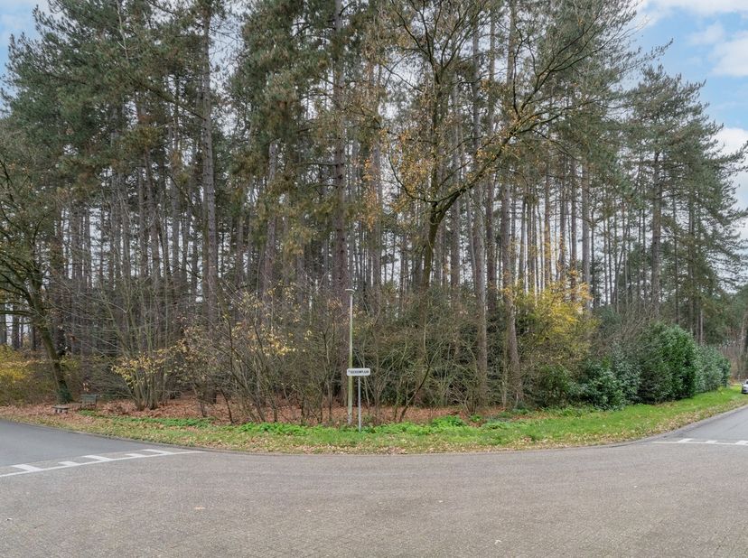 NIEUWE VOORWAARDEN: Royale bouwgrond (hoekperceel) van 20a95ca voor uw villa met potentie achtertuin op zuidwesten in bosrijke villawijk 'Kloosterbos'
