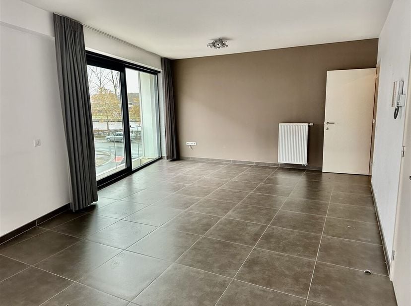 Nieuwbouwappartement te huur met mooie open leefruimte en zicht op de Schelde. <br />
De keuken beschikt over het nodige comfort en voldoende lichtinv
