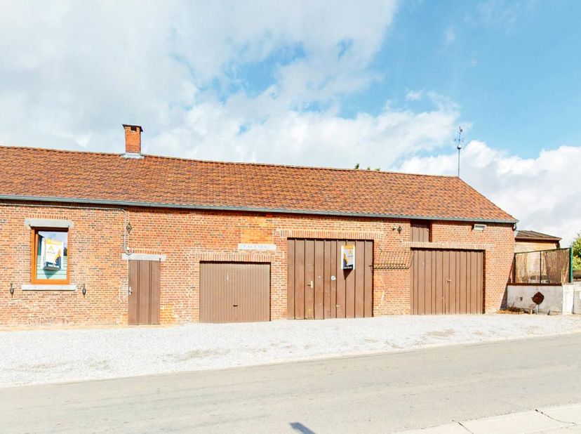Huis te koop in Rue d'Ossogne 2,
                    5650 Clermont
