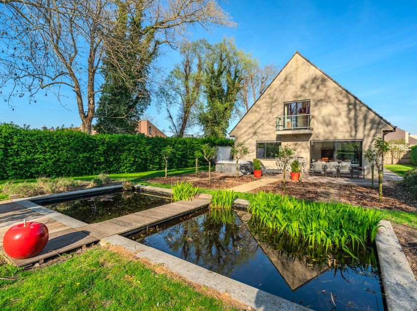 Uitzonderlijk ruime villa gelegen te Nieuwpoort, Genklaan 9 op een uitzonderlijke perceel van 1339 vierkante meter met volledige privacy en zuid-west